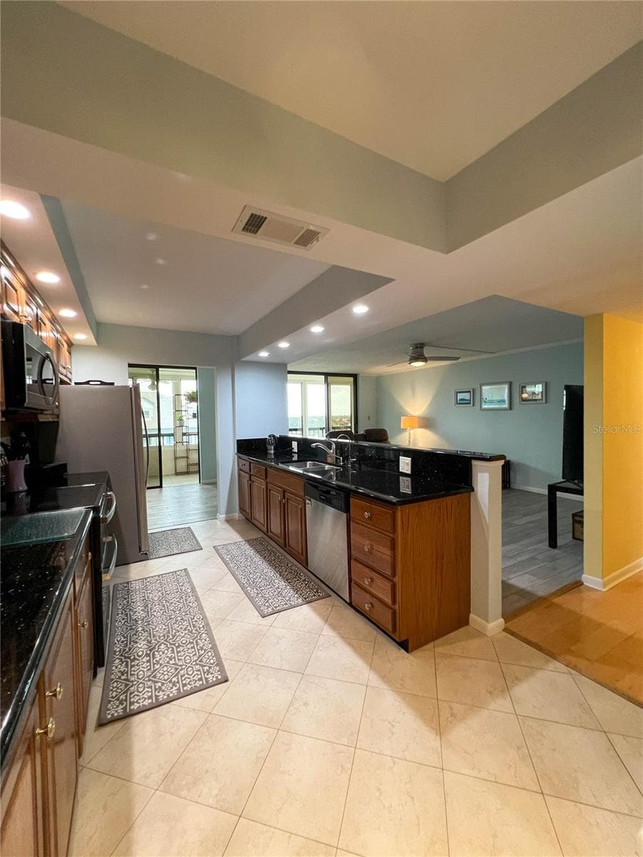 Condominium at 14810 RUE DE BAYONNE #7G, CLEARWATER, photo 11 of 56