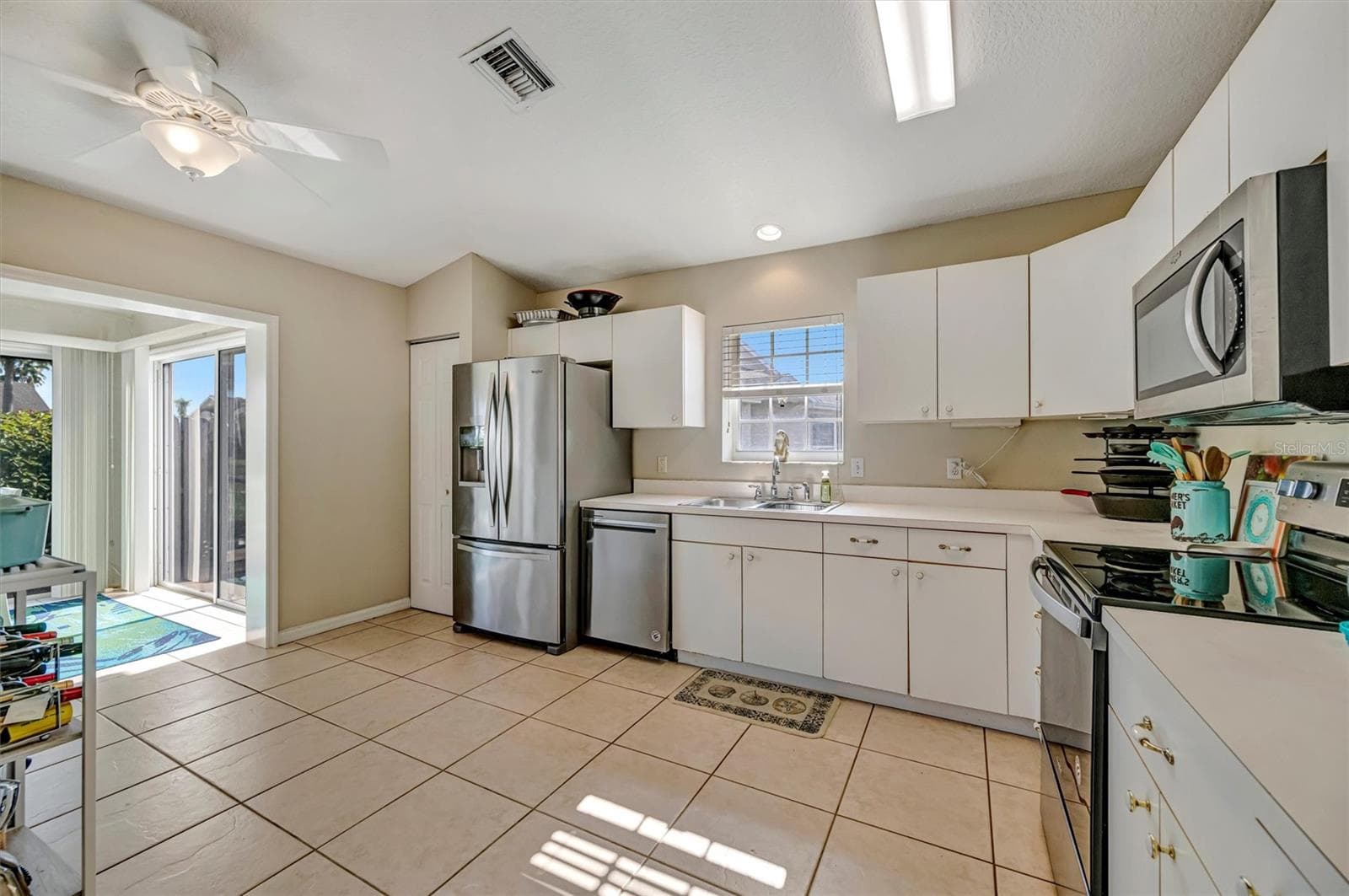 Condominium at 2905 CAPTAINS CT #0, PALMETTO, photo 12 of 22