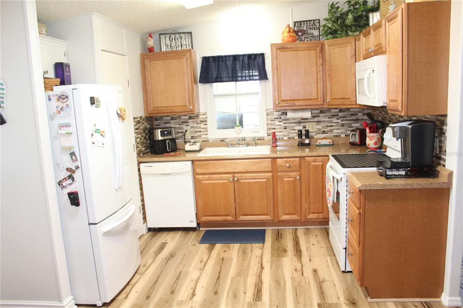 Manufactured Home at 4415 14TH ST E, ELLENTON, photo 4 of 30