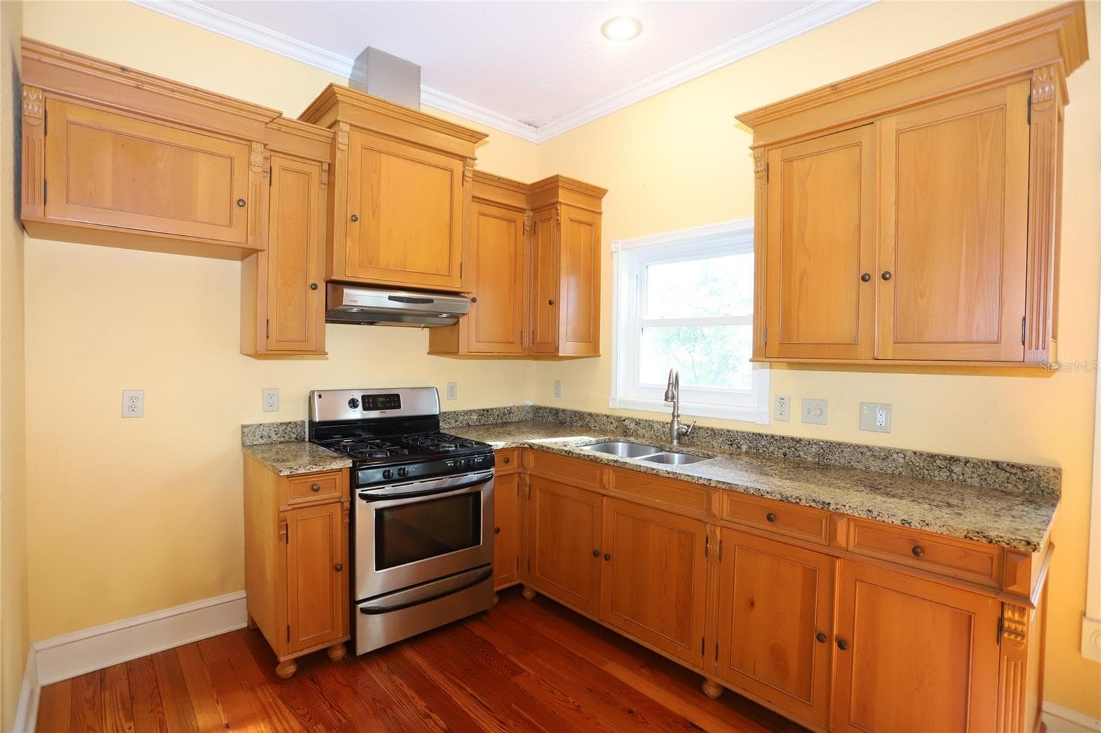 272-B Kitchen w/custom wood cabinets - 272 ORANGE ST #A-B, PALM HARBOR