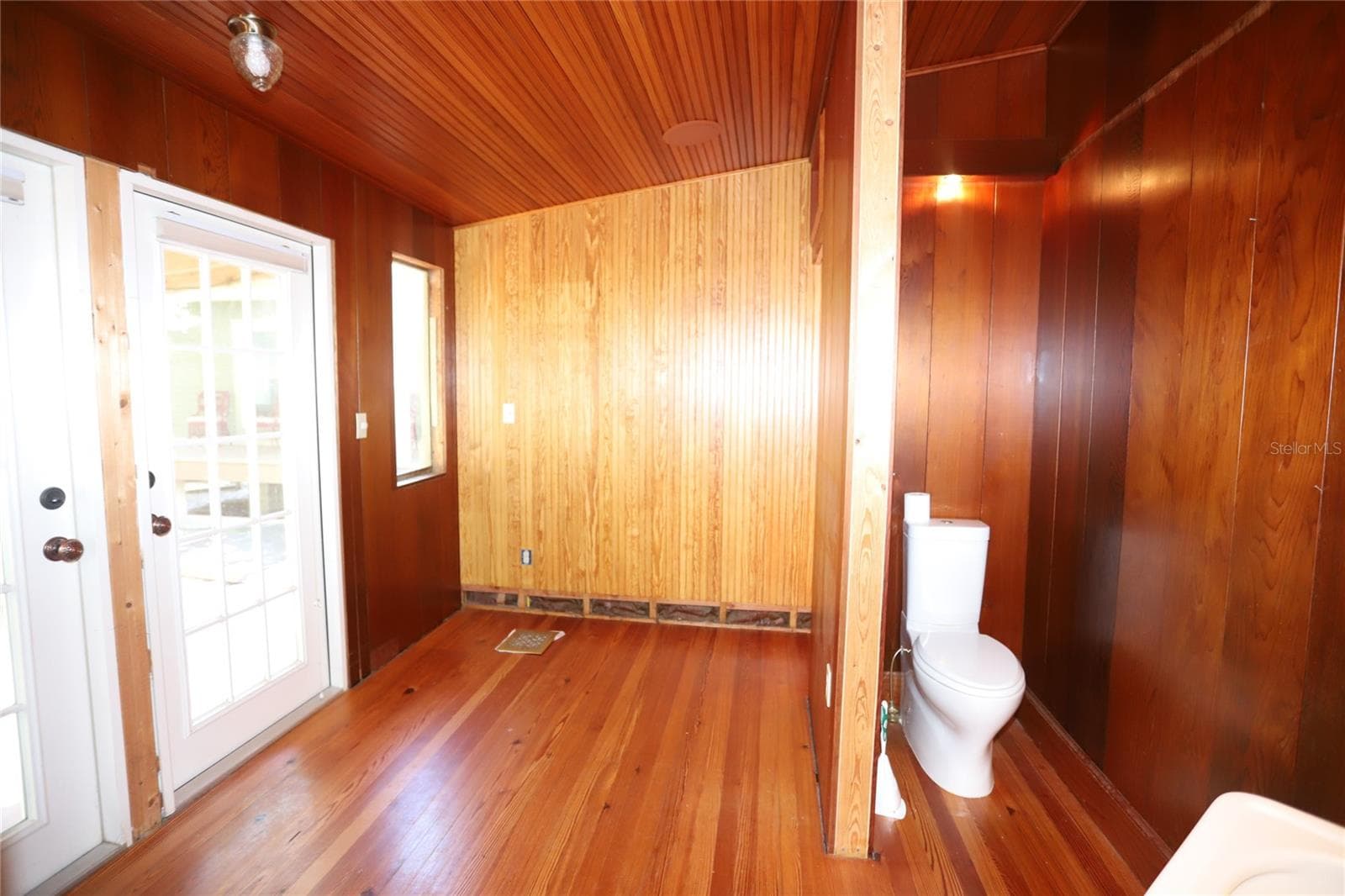 272-A 1st flr bath - 272 ORANGE ST #A-B, PALM HARBOR