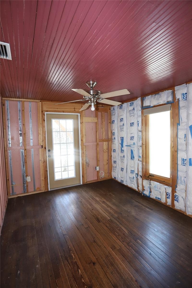 272-A 2nd flr bedroom - 272 ORANGE ST #A-B, PALM HARBOR