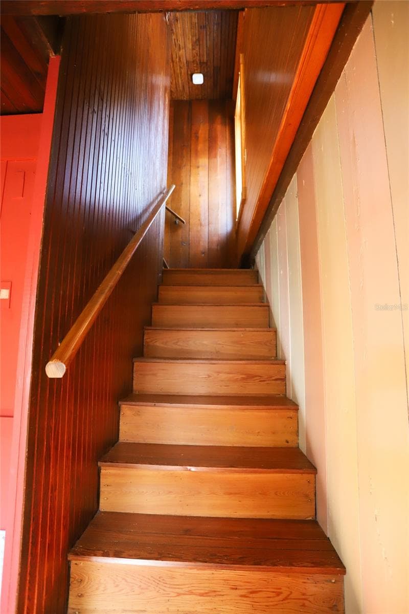272-A stairs - 272 ORANGE ST #A-B, PALM HARBOR