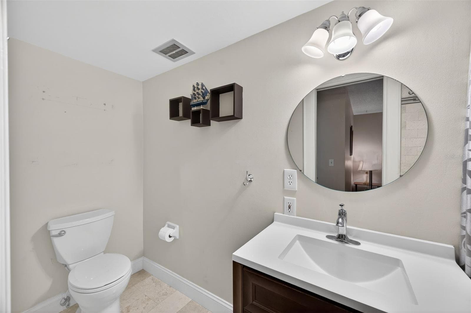 Bedroom 2 en-suite bathroom - 131 BLUFF VIEW DR #403, BELLEAIR BLUFFS
