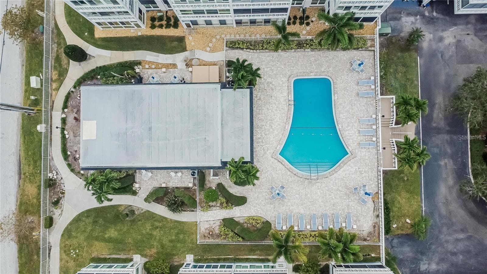 Overview of community pool and clubhouse - 131 BLUFF VIEW DR #403, BELLEAIR BLUFFS