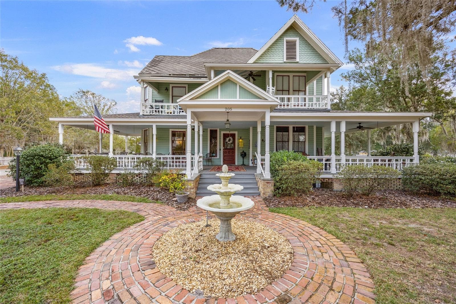 205 SE 7TH ST