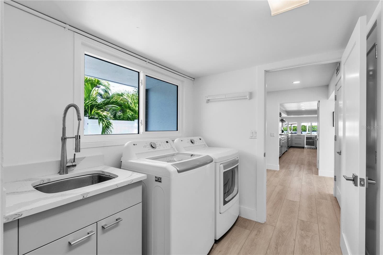 Single Family Residence at 701 TYLER DR, SARASOTA, photo 19 of 42