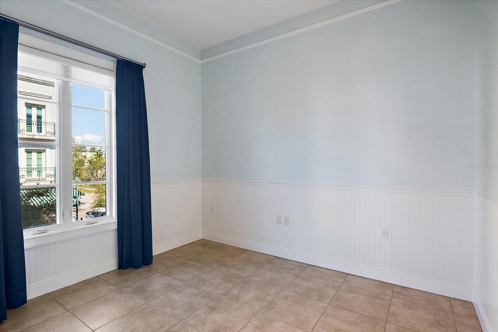 Primary bedroom window facing courtyard with natural light - 445 N ORANGE AVE #210, SARASOTA