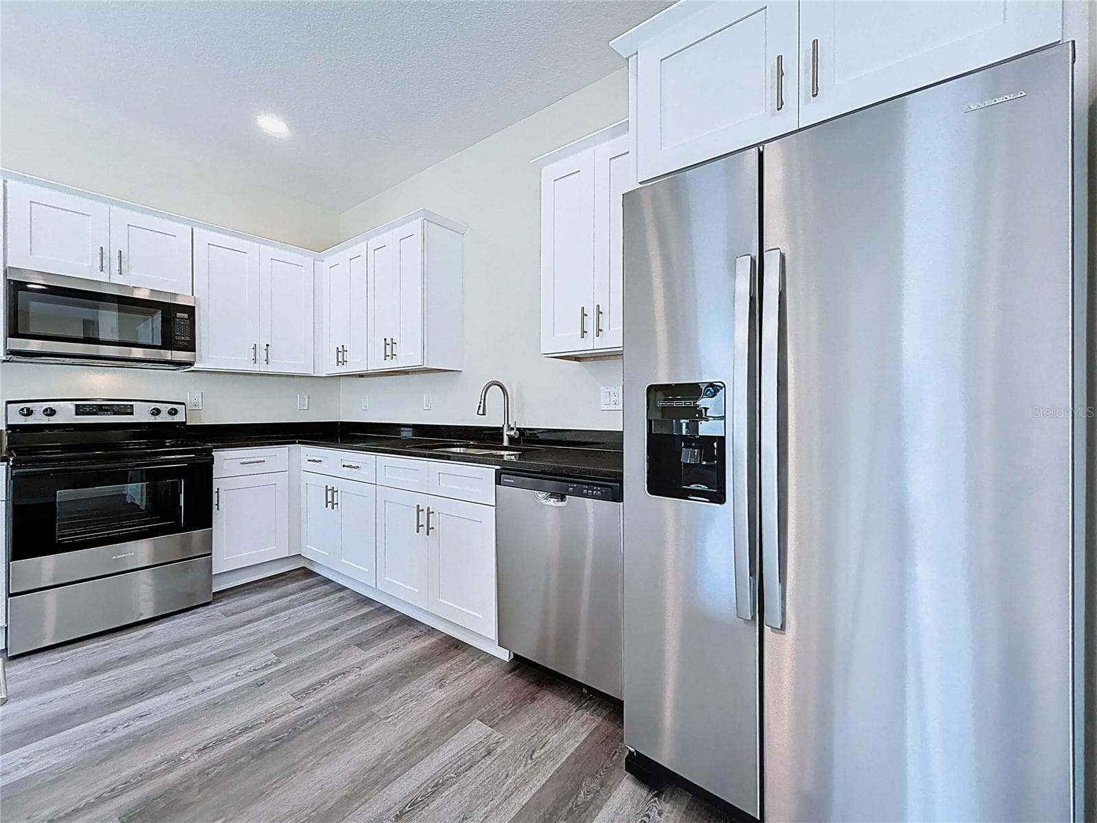 Townhouse at 4370 CAMBIO GARDENS COURT, TAMPA, photo 4 of 85