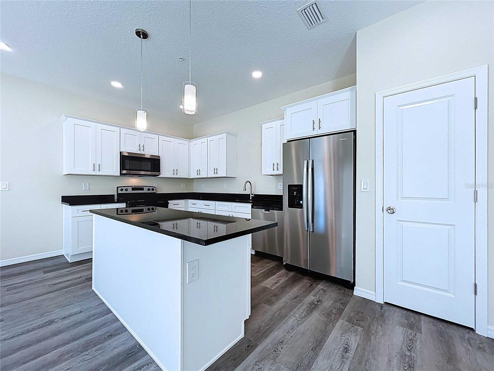 Townhouse at 4370 CAMBIO GARDENS COURT, TAMPA, photo 5 of 85