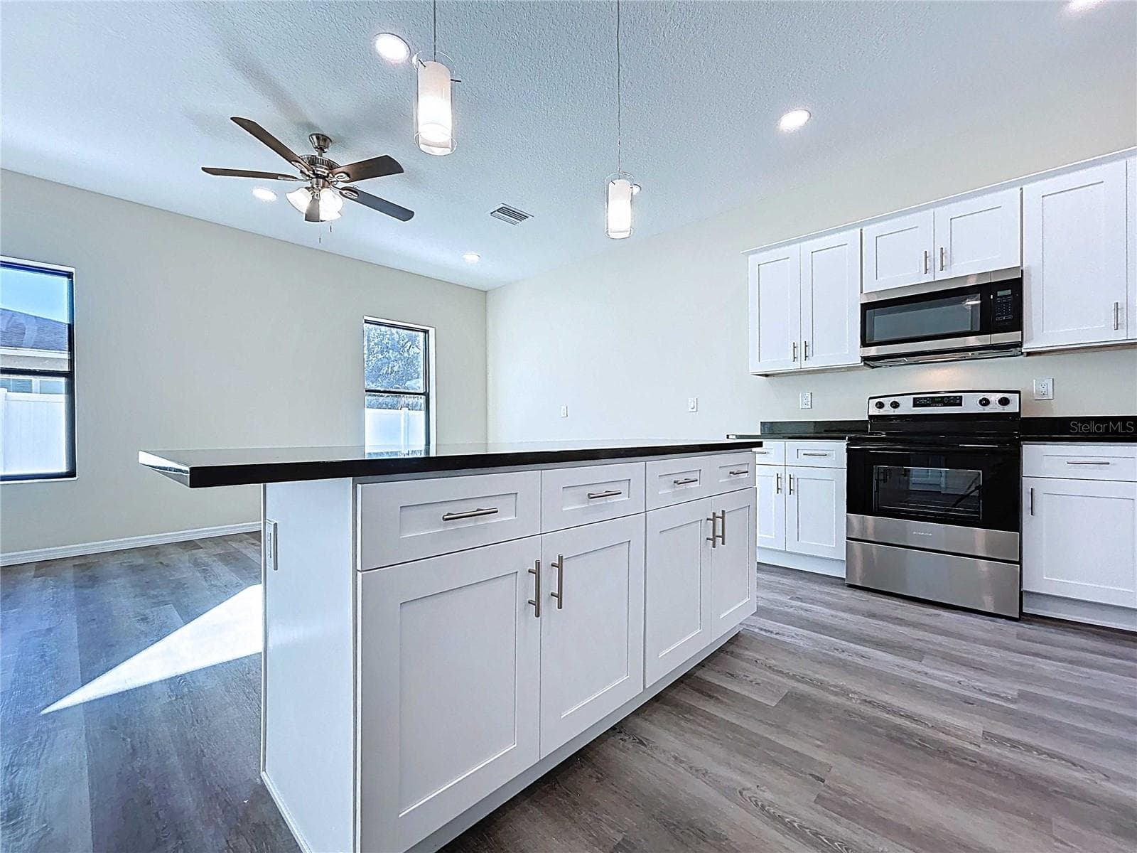 Townhouse at 4370 CAMBIO GARDENS COURT, TAMPA, photo 9 of 85