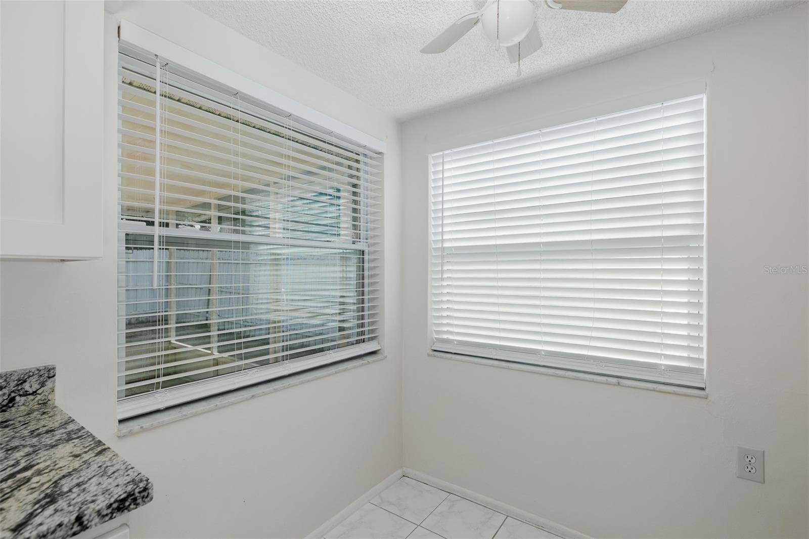 Breakfast Nook - 1148 FERNWOOD DR, HOLIDAY
