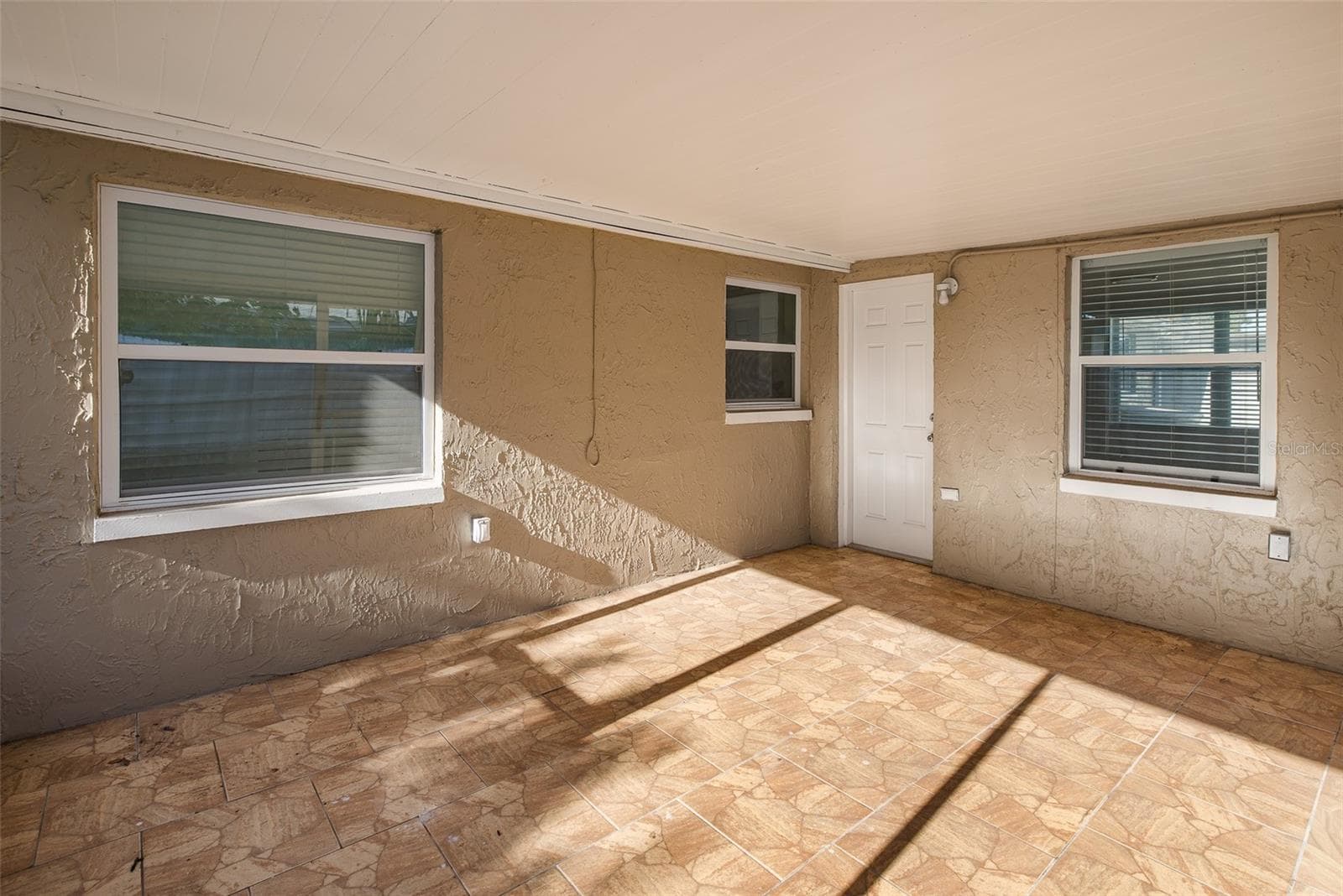 Covered Lanai - 1148 FERNWOOD DR, HOLIDAY