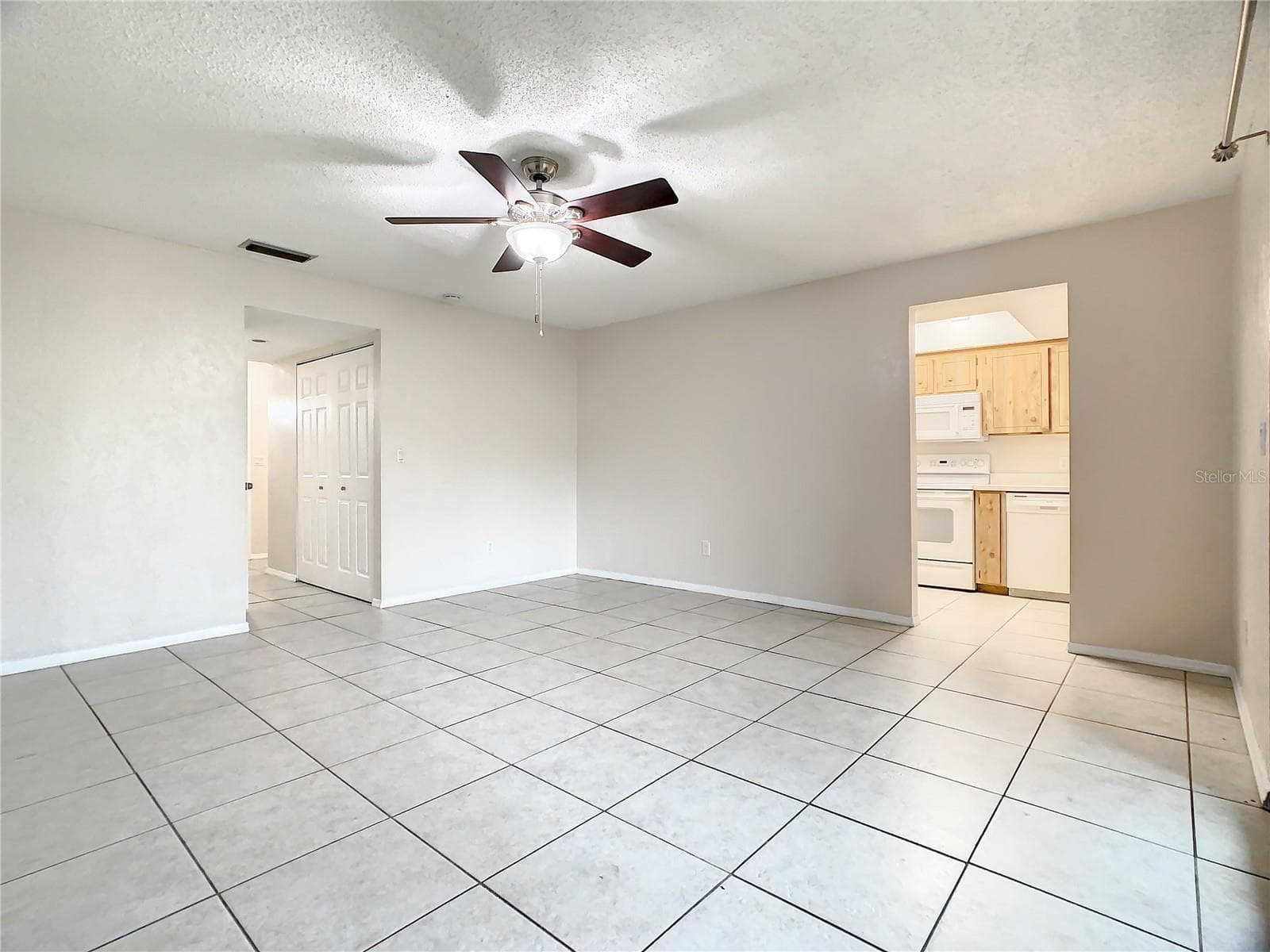Townhouse at 232 N RIDGEWOOD AVE #G41, EDGEWATER, photo 4 of 24