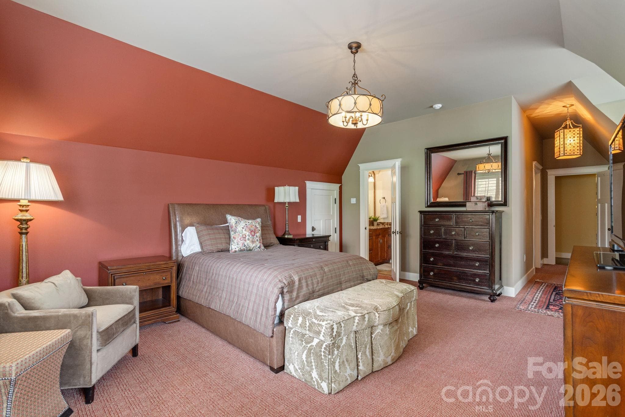 Comfortable guest bedroom - 8 Fairway Place, Asheville