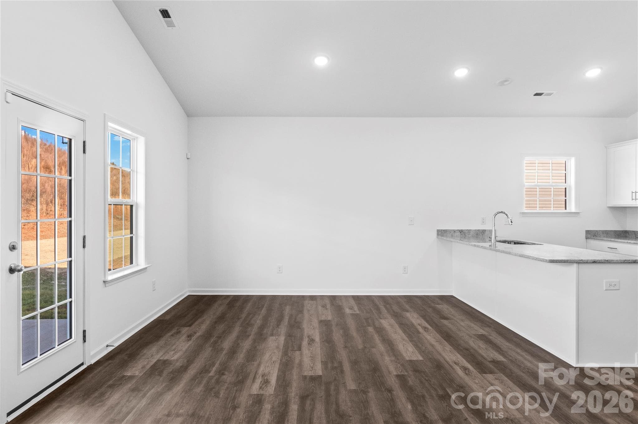 Single Family Residence at 275 Waylon Court, Lexington, photo 8 of 31