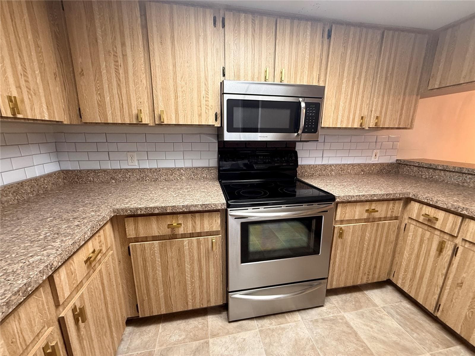 Plenty of room to cook - 12155 ENVIRONMENTAL DR #6, NEW PORT RICHEY