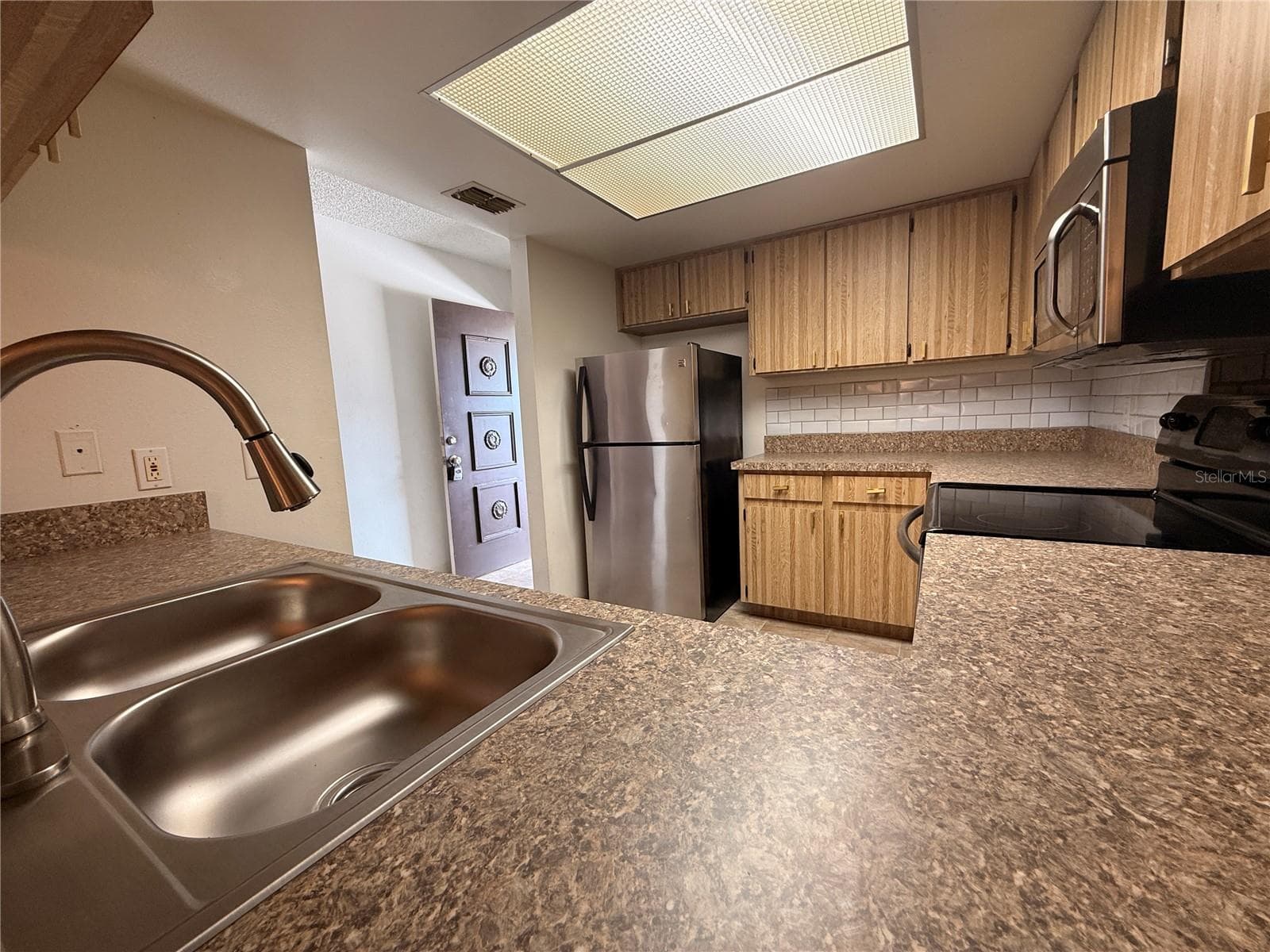 Updated counters and sink and faucet - 12155 ENVIRONMENTAL DR #6, NEW PORT RICHEY