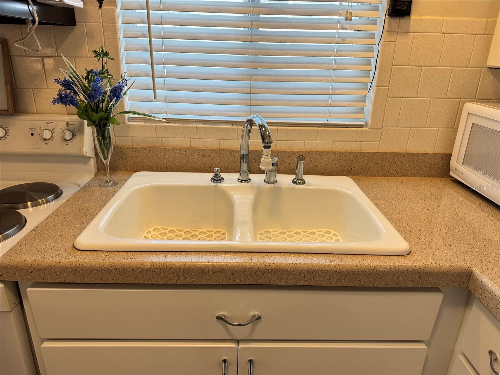 Counter Tops - 1826 SUNNY DR #D26, BRADENTON