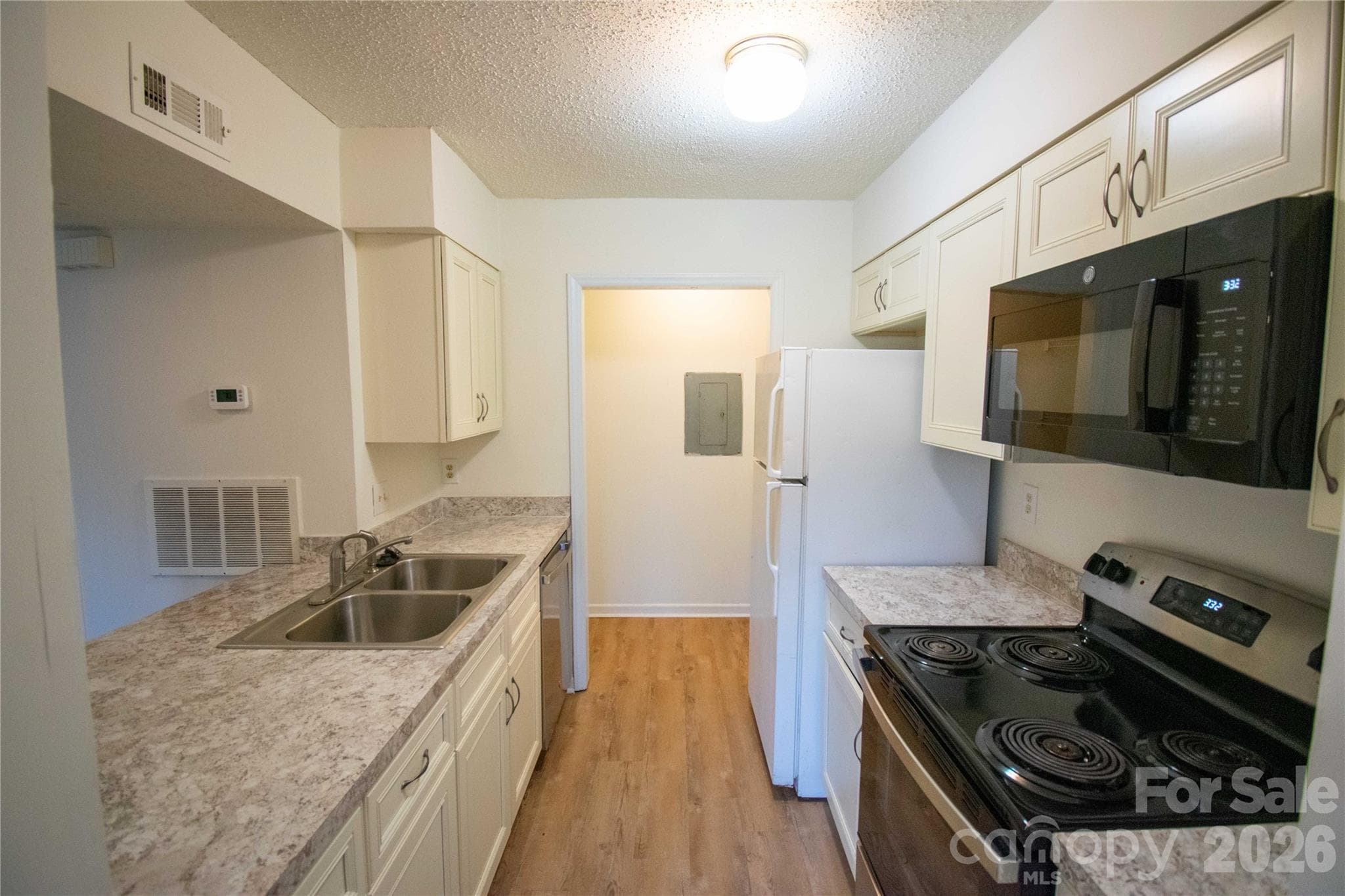 Condominium at 11042 Harrowfield Road, Charlotte, photo 10 of 16