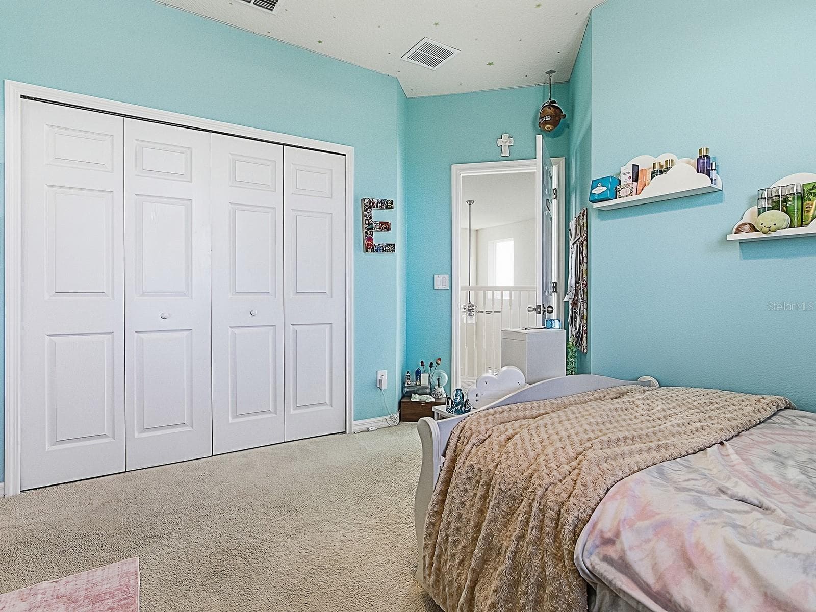 “Fourth bedroom with convenient Jack and Jill bath access - 417 BLUE CYPRESS DR, GROVELAND