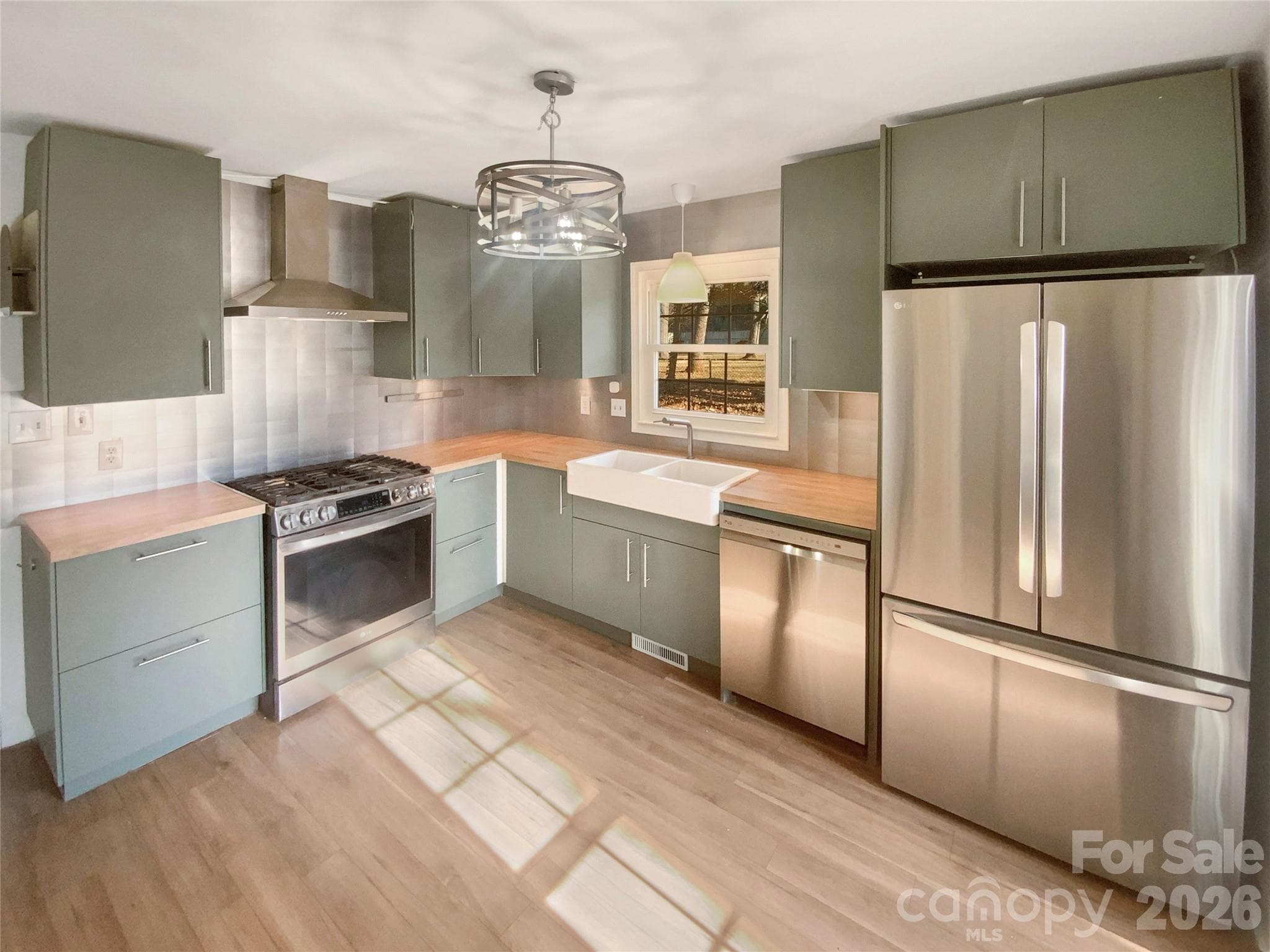 Single Family Residence at 4661 Easthaven Drive, Charlotte, photo 2 of 26
