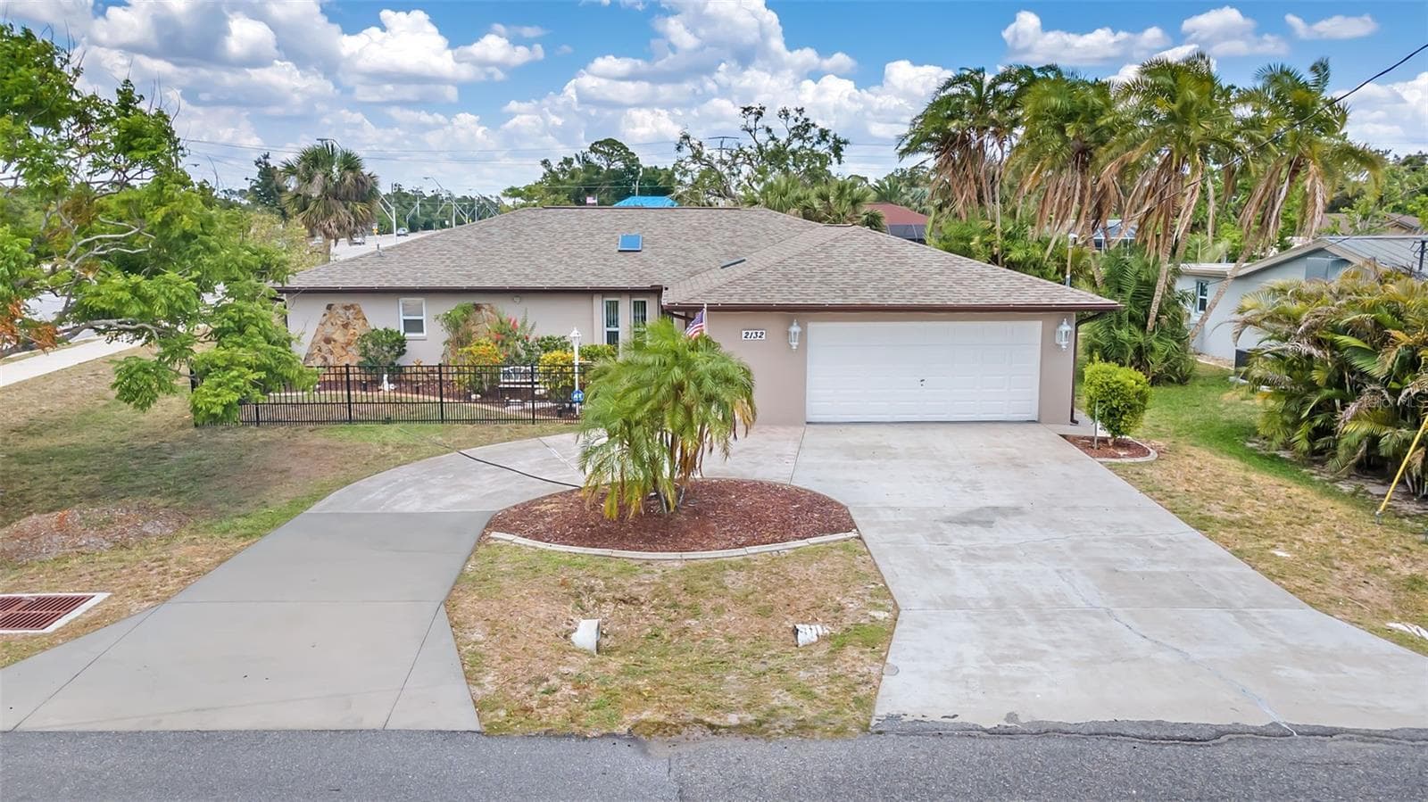 Circular driveway and new landscaping - 2132 ABSCOTT ST, PORT CHARLOTTE