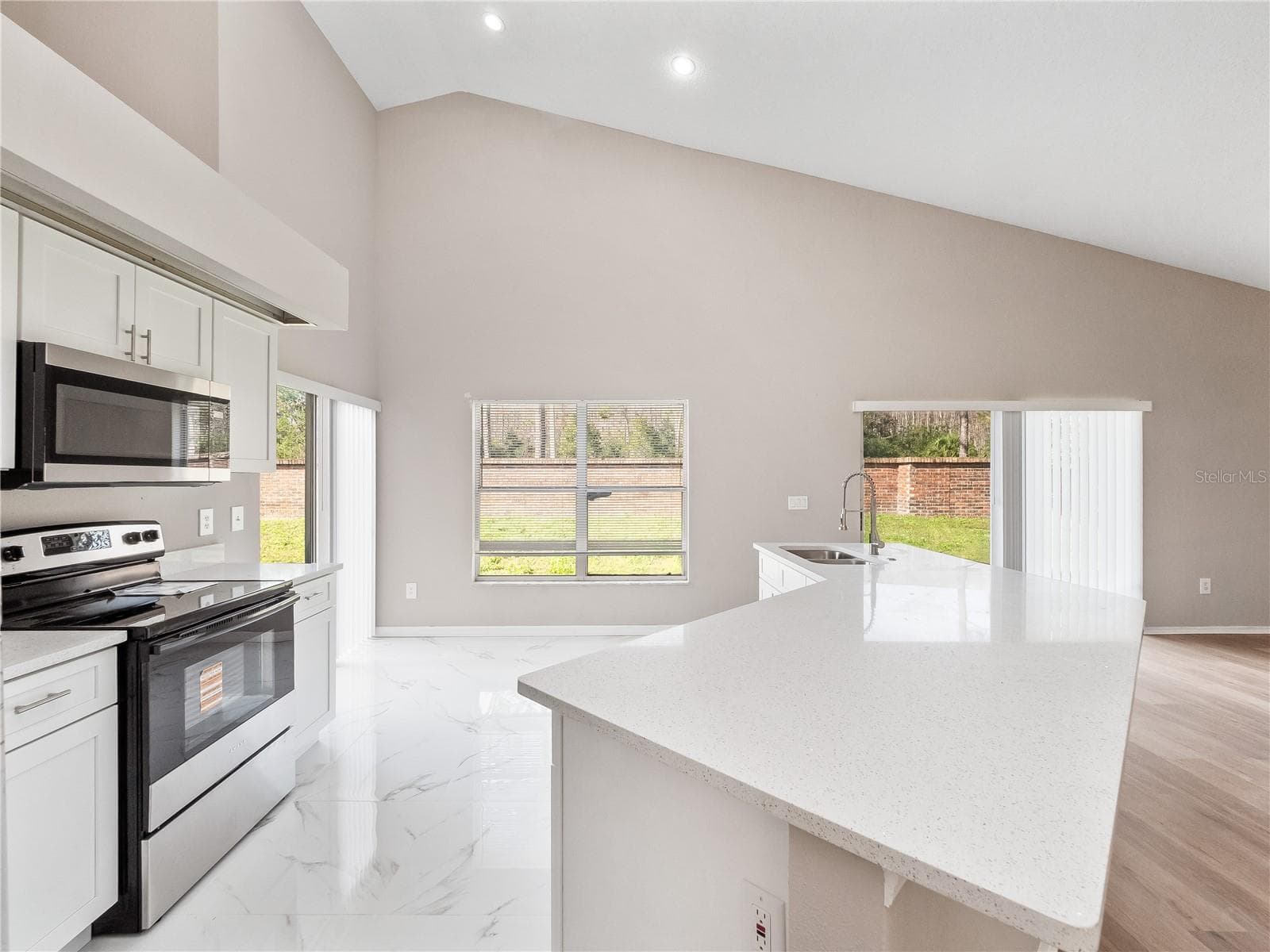 Kitchen and eating area - 14904 WILD WOOD LILY CT, ORLANDO