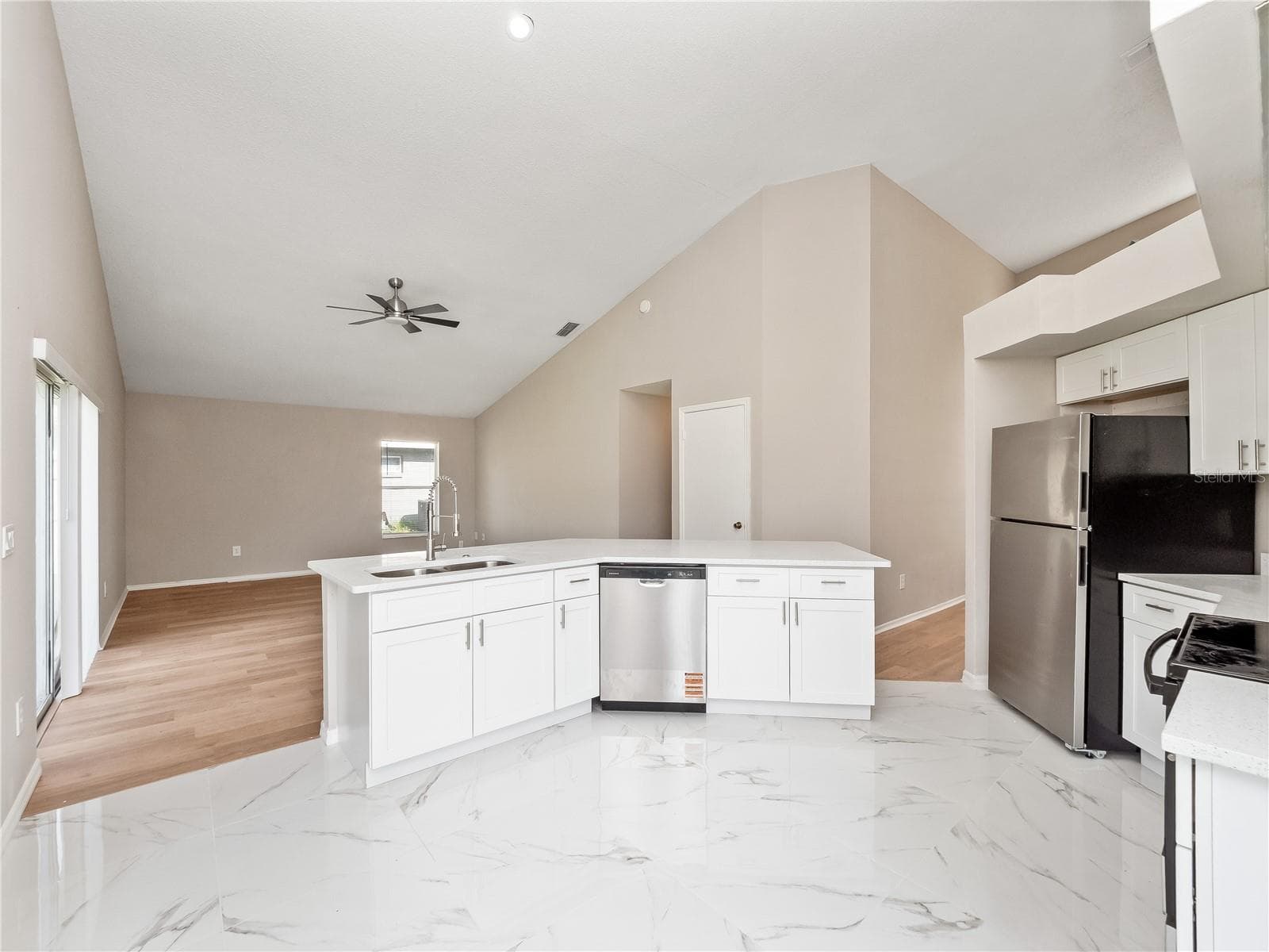 Kitchen to family room area and eating area - 14904 WILD WOOD LILY CT, ORLANDO