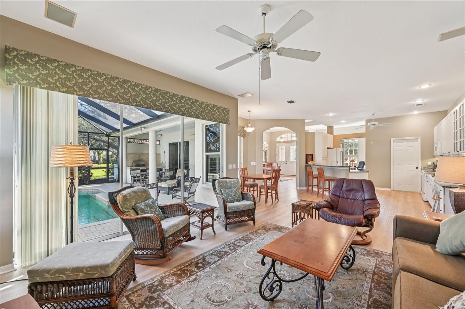 Kitchen/family room combo - 514 SUMMERFIELD WAY, VENICE