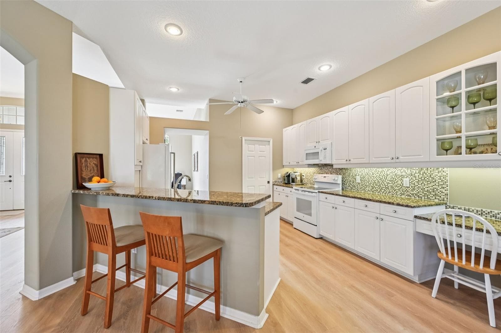 Kitchen/breakfast bar - 514 SUMMERFIELD WAY, VENICE