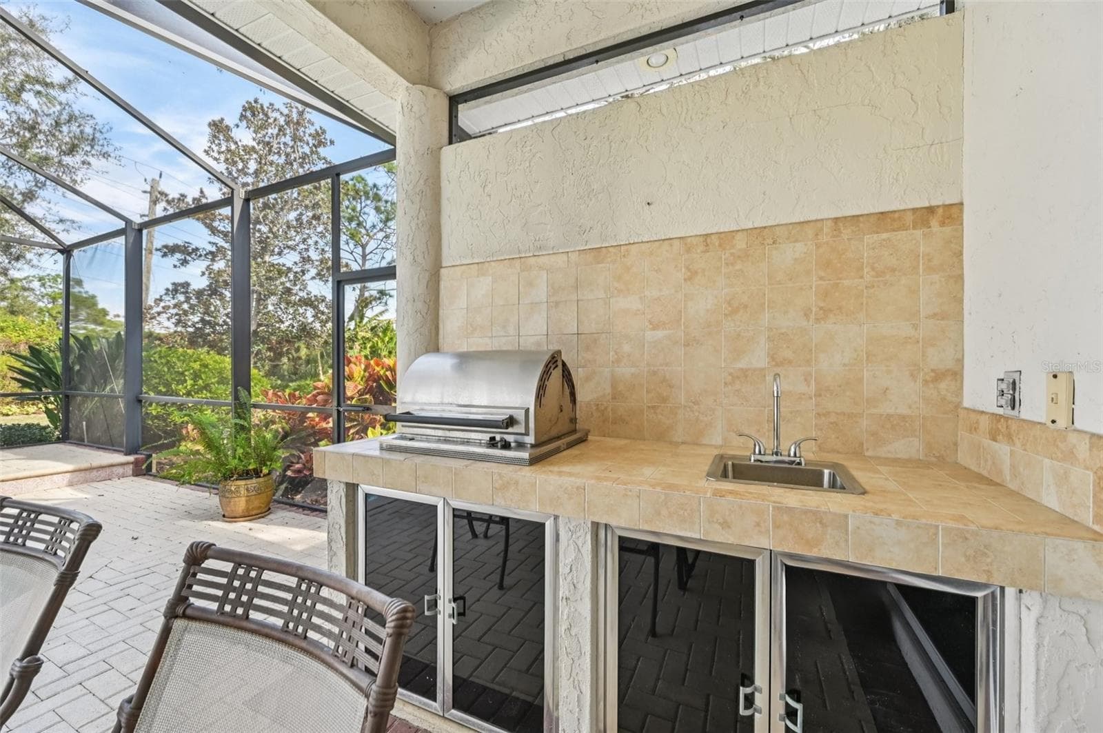 nice outside grill station/kitchen - 514 SUMMERFIELD WAY, VENICE