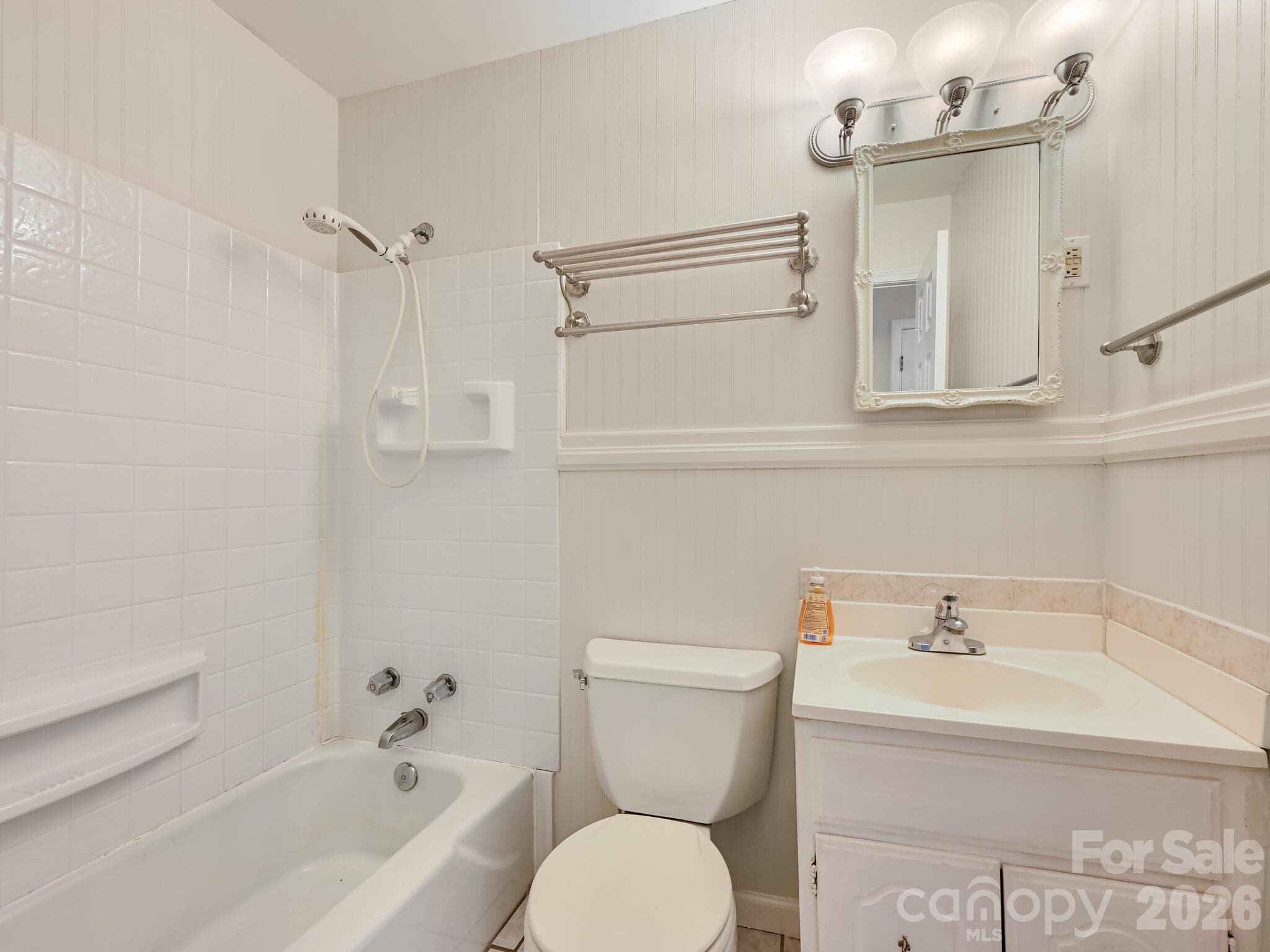 Hall Bath - 651 Case Cove Road, Candler