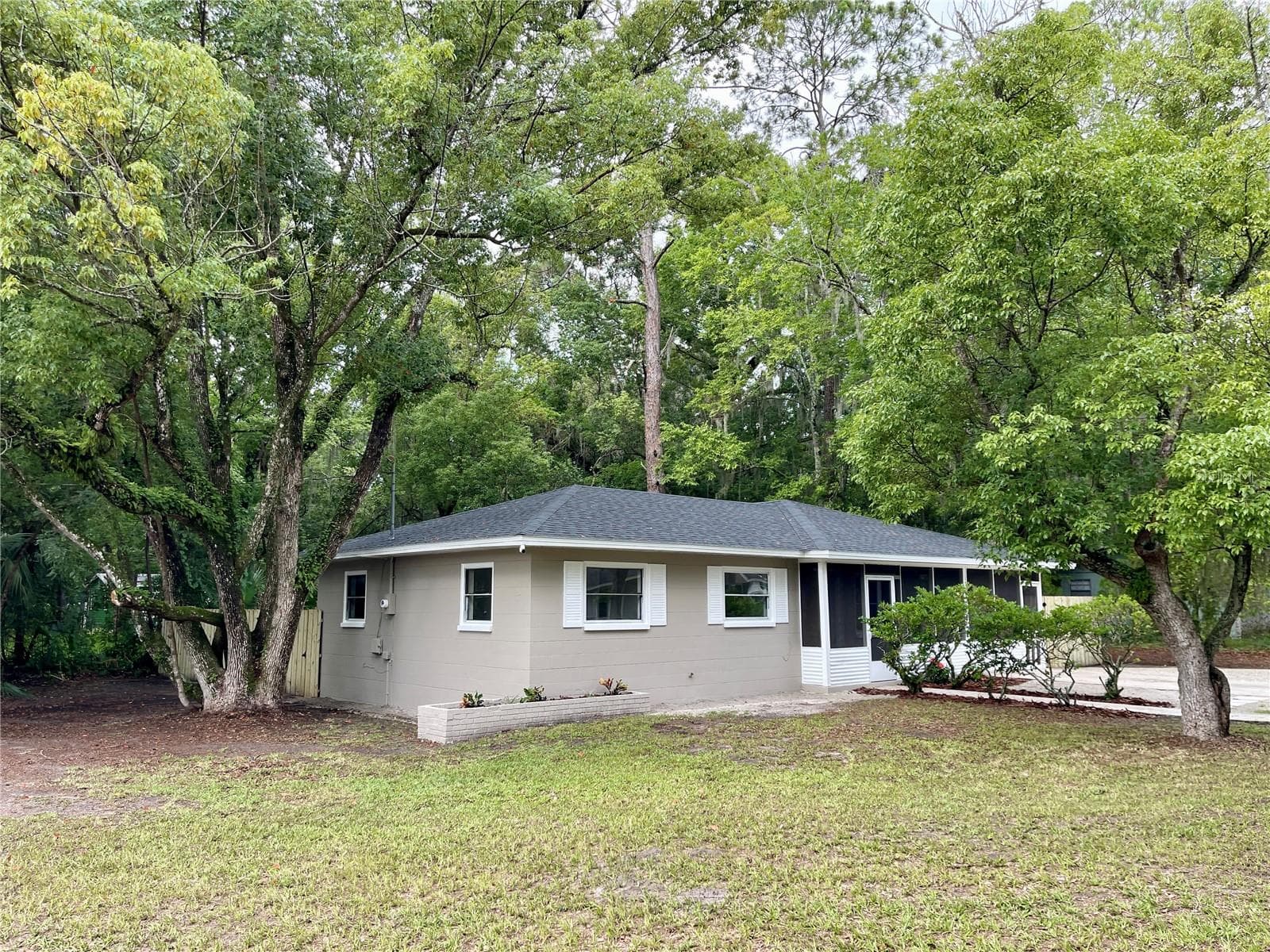 Single Family Residence at 1715 NE 6TH PL, GAINESVILLE, photo 3 of 27