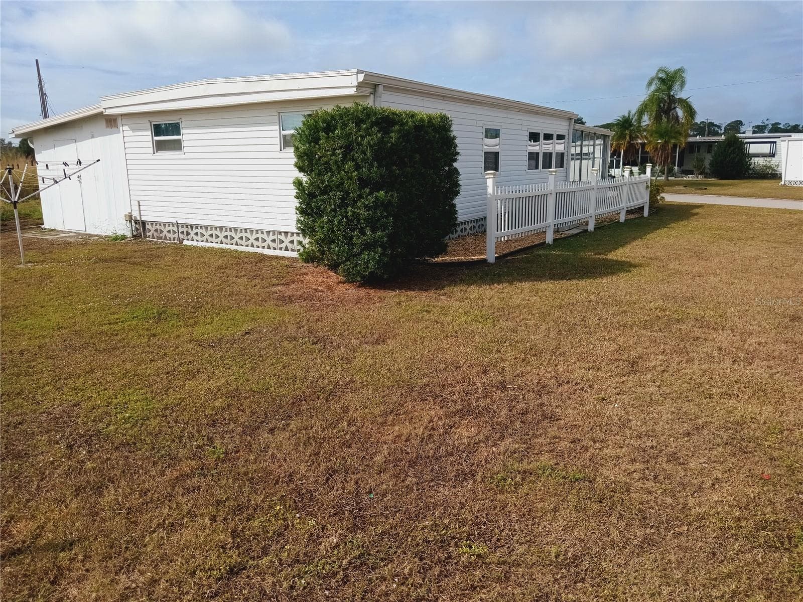 Mobile Home at 1580 BLIND BROOK DR, SARASOTA, photo 4 of 73
