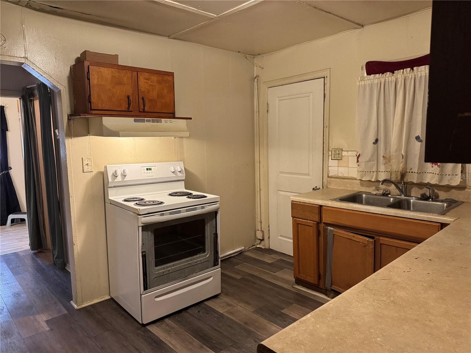 Single Family Residence at 1049 PLATEAU AVE, LAKELAND, photo 5 of 16