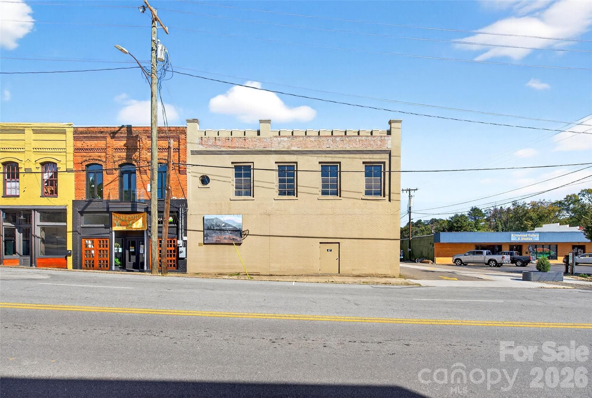 A SPACIOUS END UNIT IS NOW FOR SALE. - 47 Catawba Avenue, Old Fort