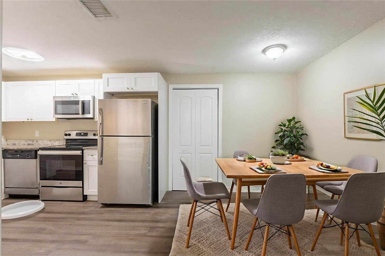 Virtually Staged - 2115 E ELLICOTT ST, TAMPA
