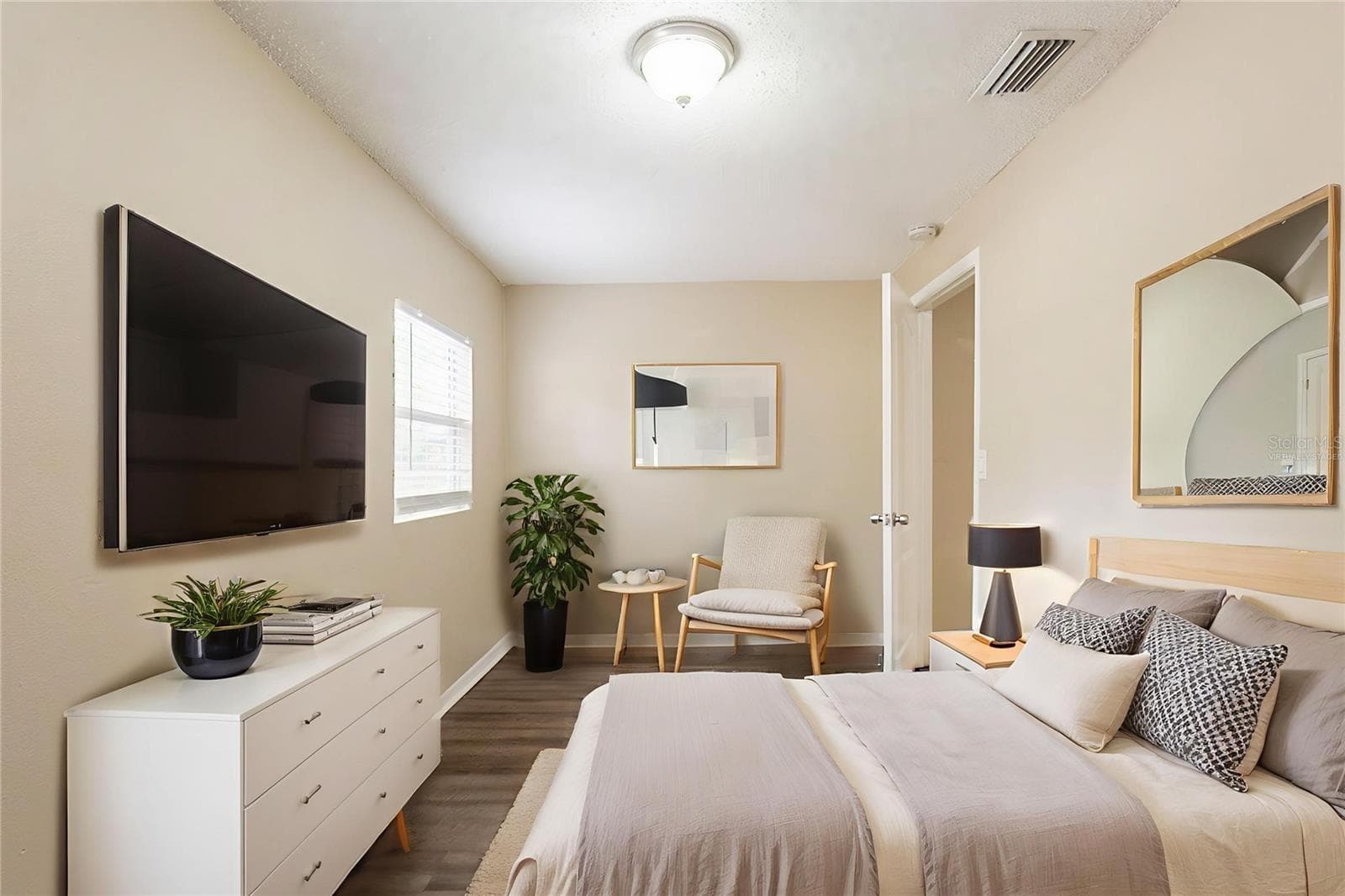 Virtually Staged - 2115 E ELLICOTT ST, TAMPA