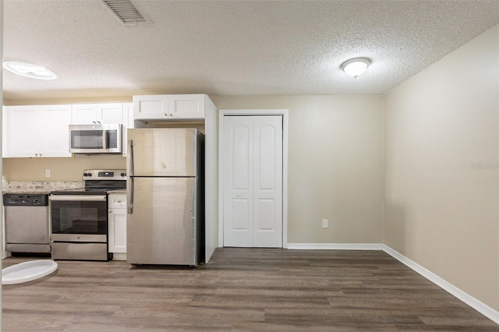 Single Family Residence at 2115 E ELLICOTT ST, TAMPA, photo 11 of 32