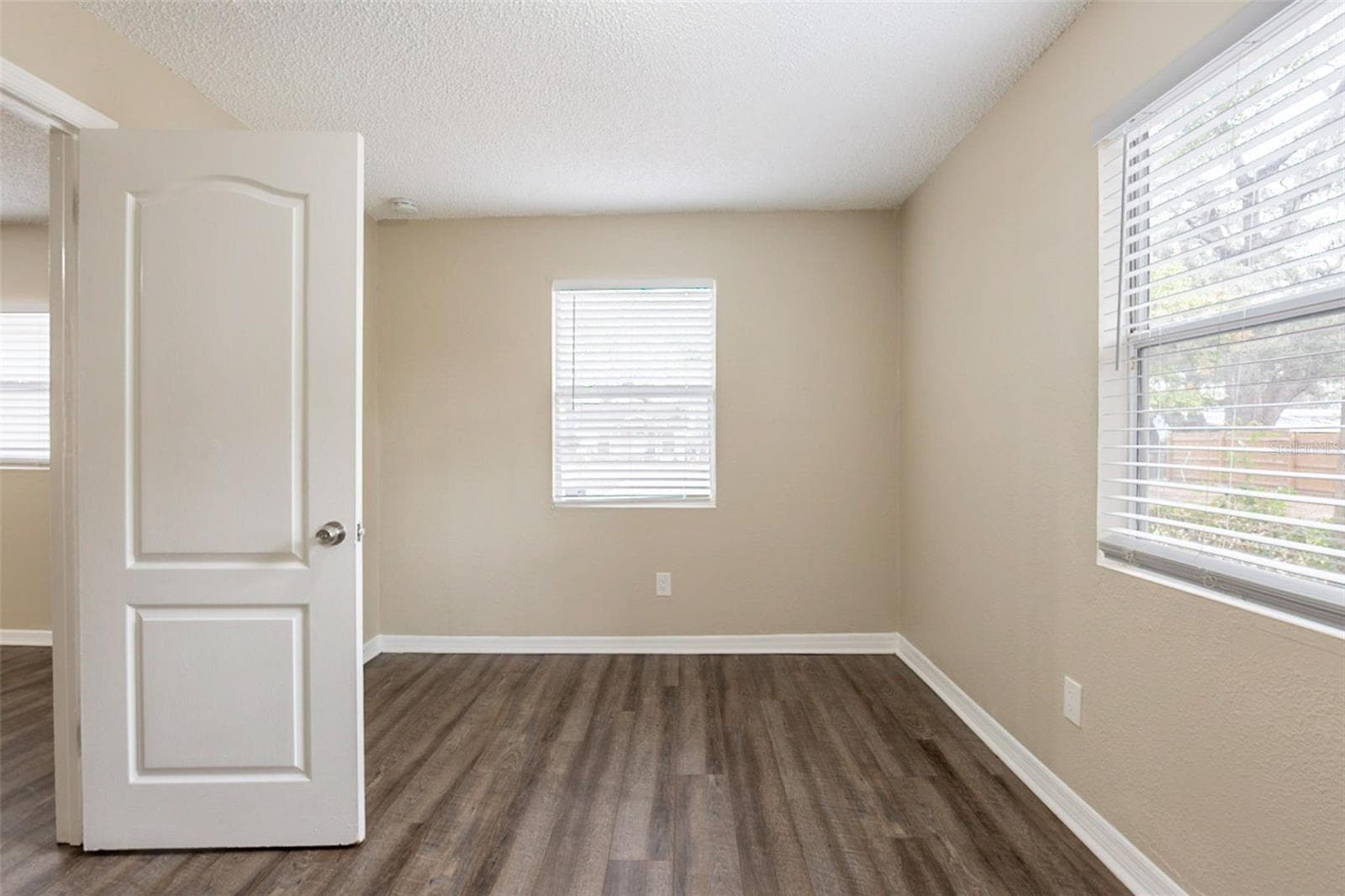 Single Family Residence at 2115 E ELLICOTT ST, TAMPA, photo 20 of 32