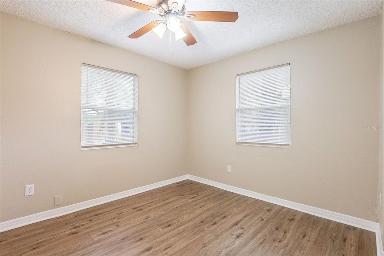 Single Family Residence at 2115 E ELLICOTT ST, TAMPA, photo 23 of 32