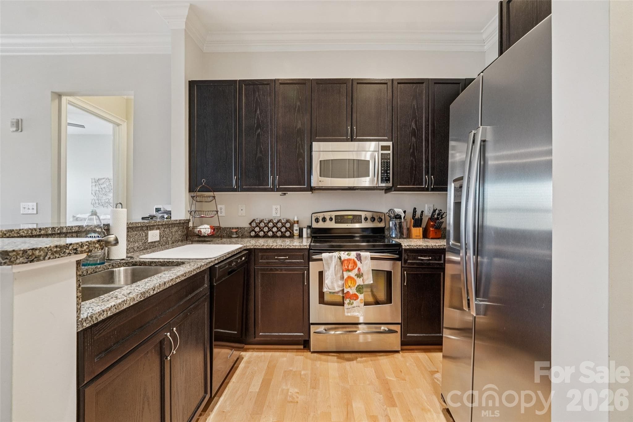 Condominium at 2952 Selwyn Avenue, Charlotte, photo 10 of 26