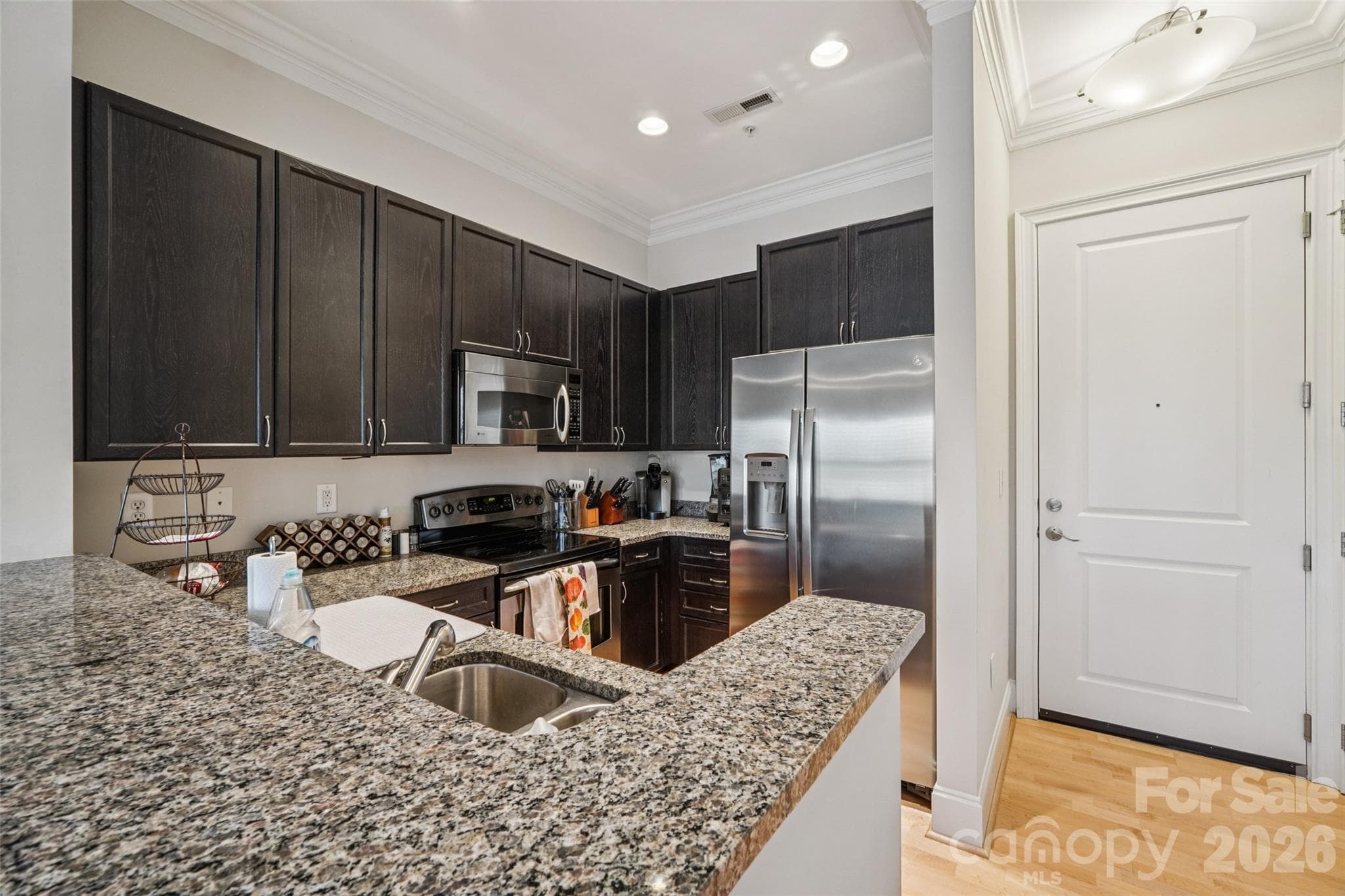 Condominium at 2952 Selwyn Avenue, Charlotte, photo 11 of 26