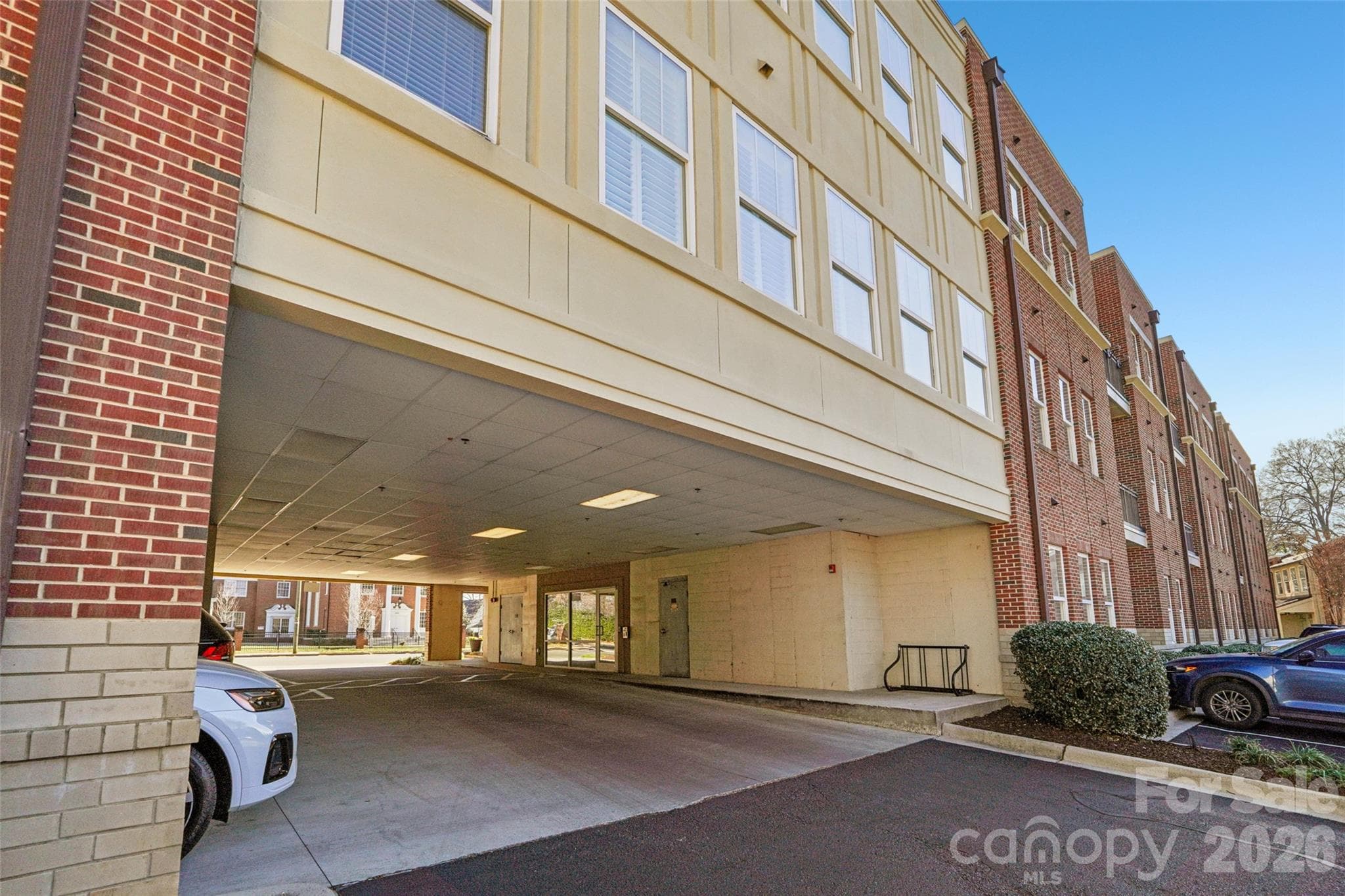 Condominium at 2952 Selwyn Avenue, Charlotte, photo 24 of 26