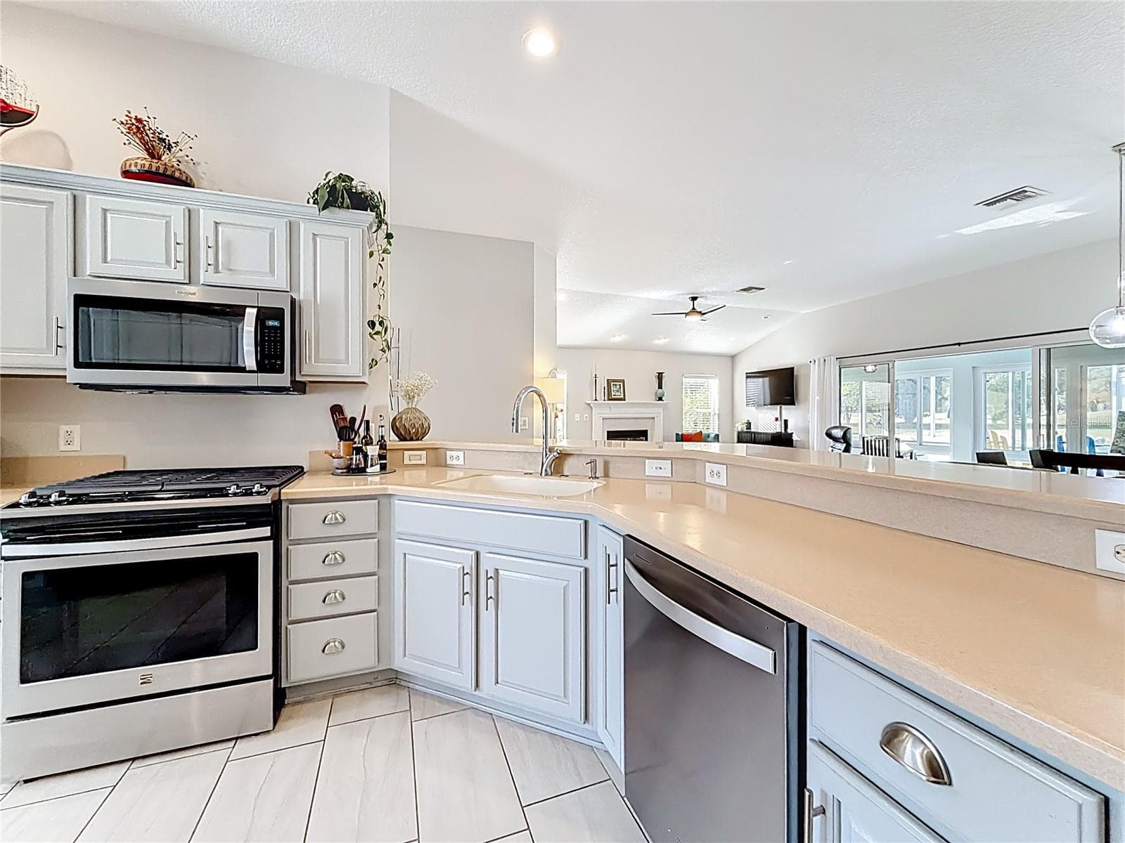 Single Family Residence at 16816 SE 85TH SAPELO CT, THE VILLAGES, photo 16 of 68