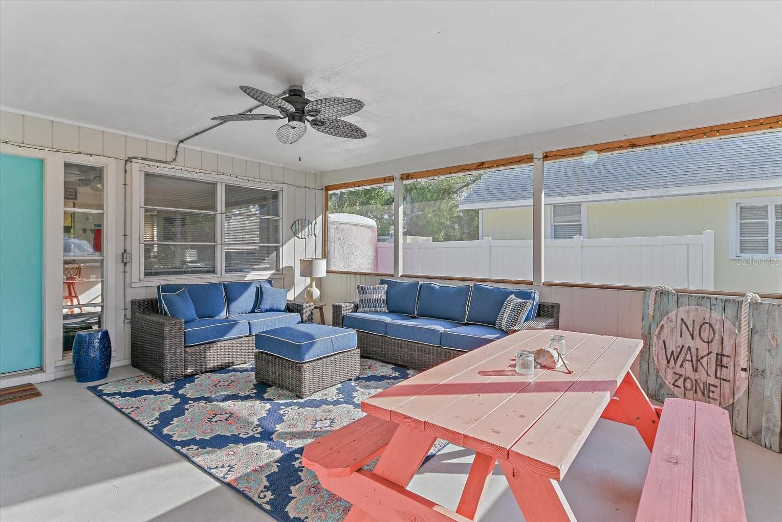 Large front lanai - 140 AVENIDA DE LA ISLA, NOKOMIS
