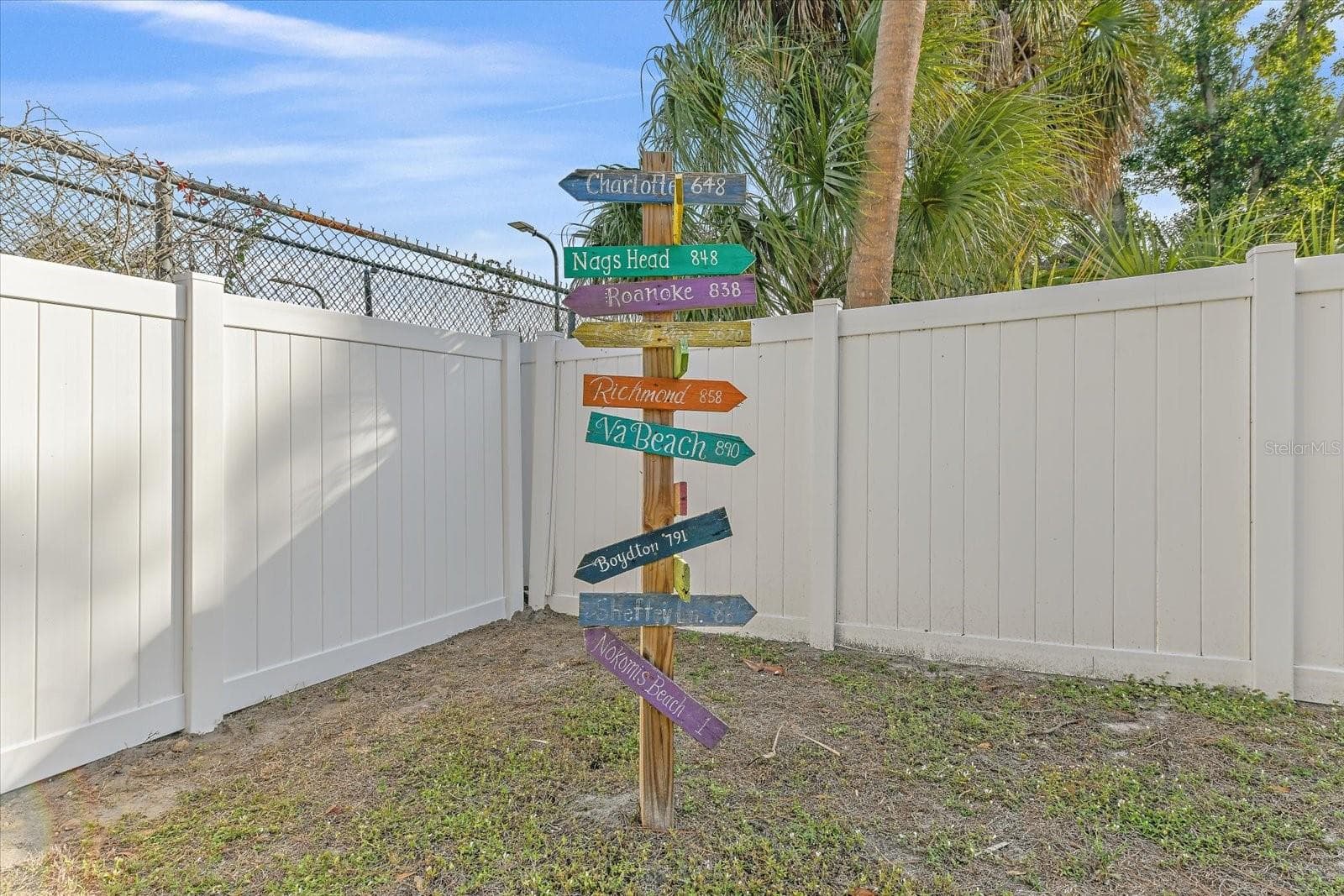 Single Family Residence at 140 AVENIDA DE LA ISLA, NOKOMIS, photo 28 of 43