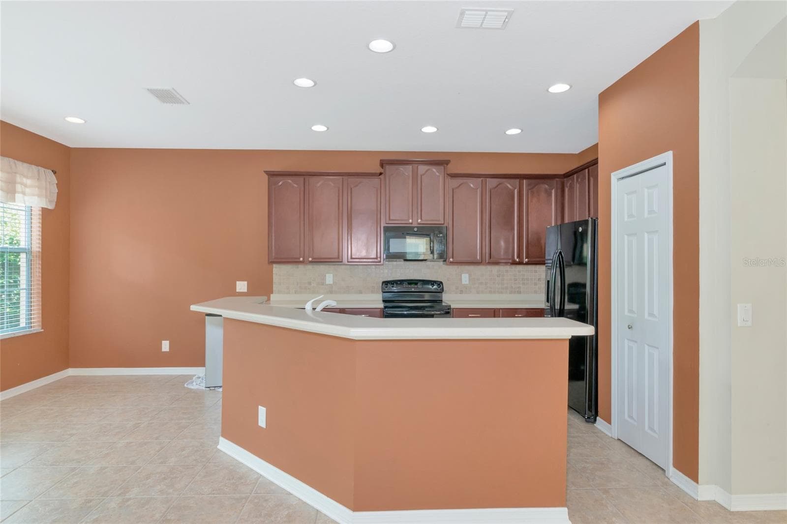 Townhouse at 5519 NAPA DR, SARASOTA, photo 8 of 27
