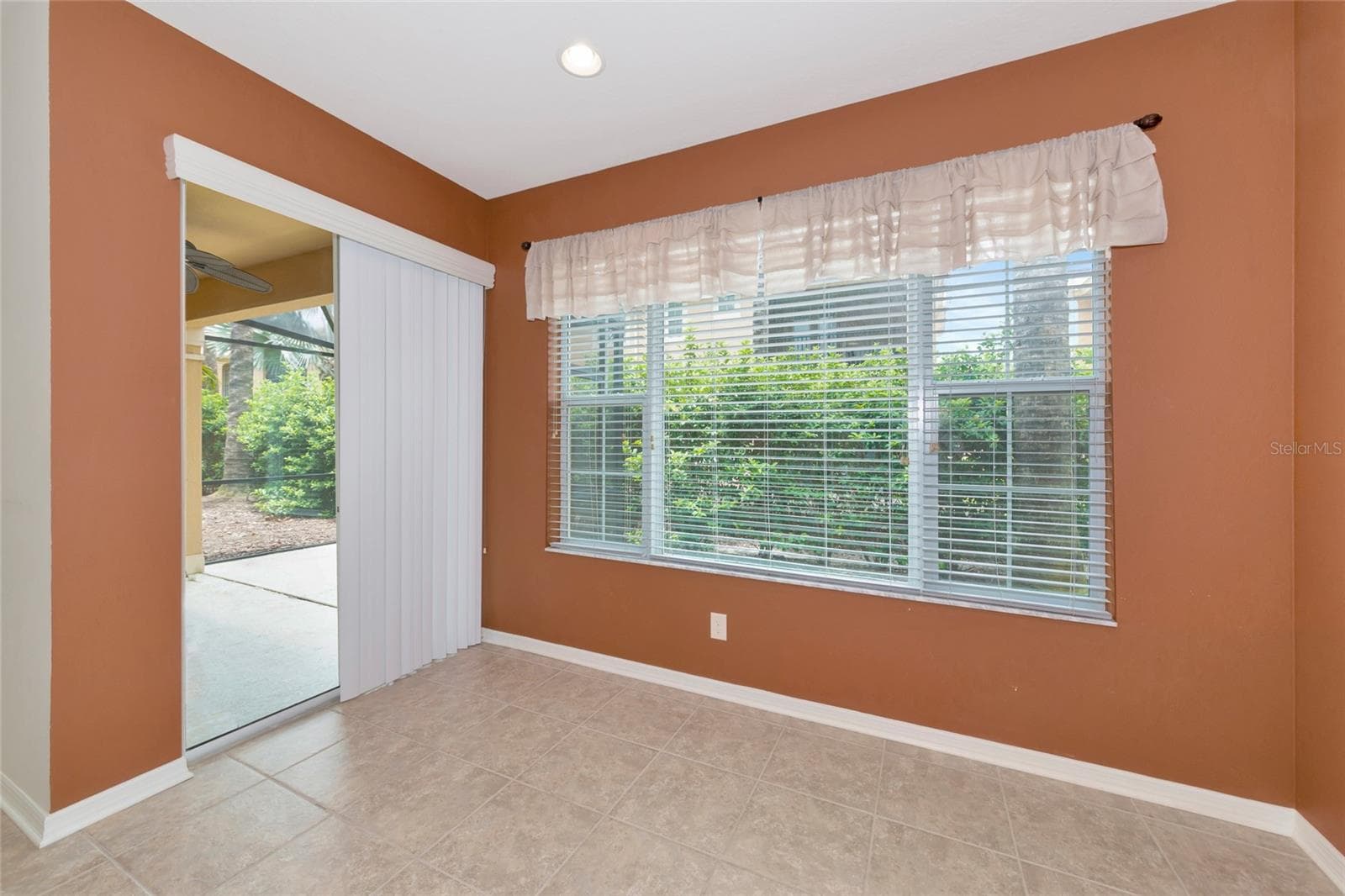 Townhouse at 5519 NAPA DR, SARASOTA, photo 9 of 27